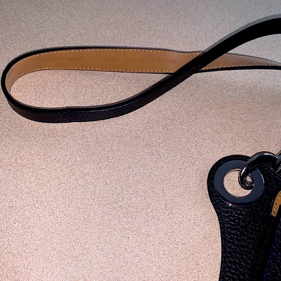 Michael knor purse like a cross body very cute - Picture 1 of 2